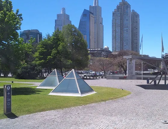 fd842f_101a18be81f14803aac6f7d20fcddd6b-mv2 (1)