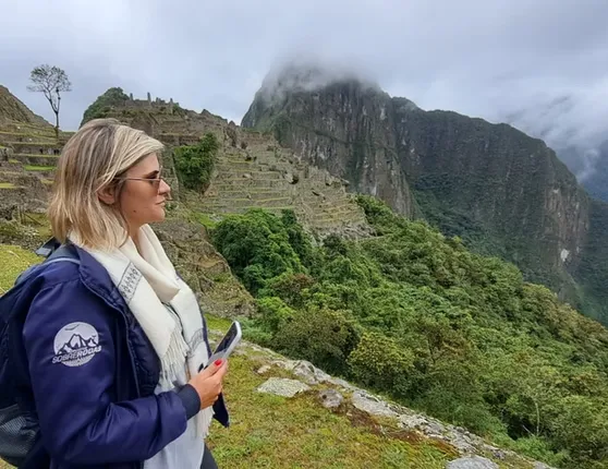 fd842f_5be27a592b91472290e3274ef78a0f23~mv2