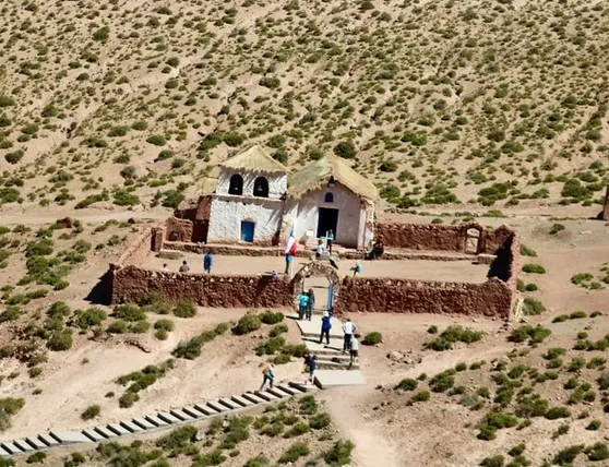 fd842f_82a5f0b4824445bea8edad01925dc9a9~mv2