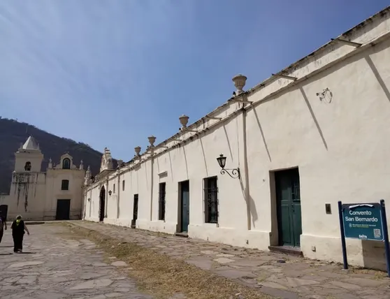 fd842f_a606ff40ce224f42b01f86a21886d979~mv2